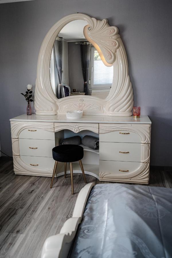 Timeout Royal Apartment Ellar Bagian luar foto