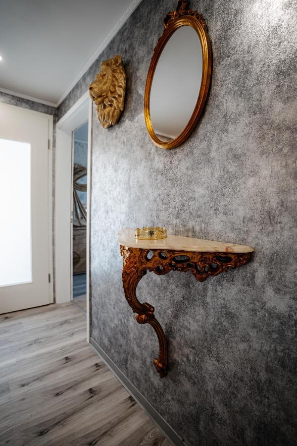 Timeout Royal Apartment Ellar Bagian luar foto