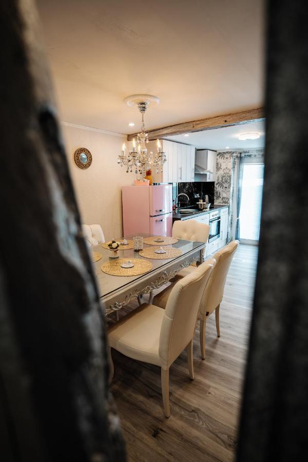 Timeout Royal Apartment Ellar Bagian luar foto