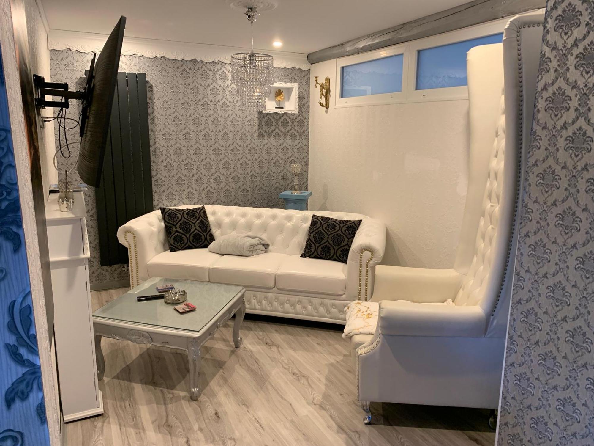Timeout Royal Apartment Ellar Bagian luar foto